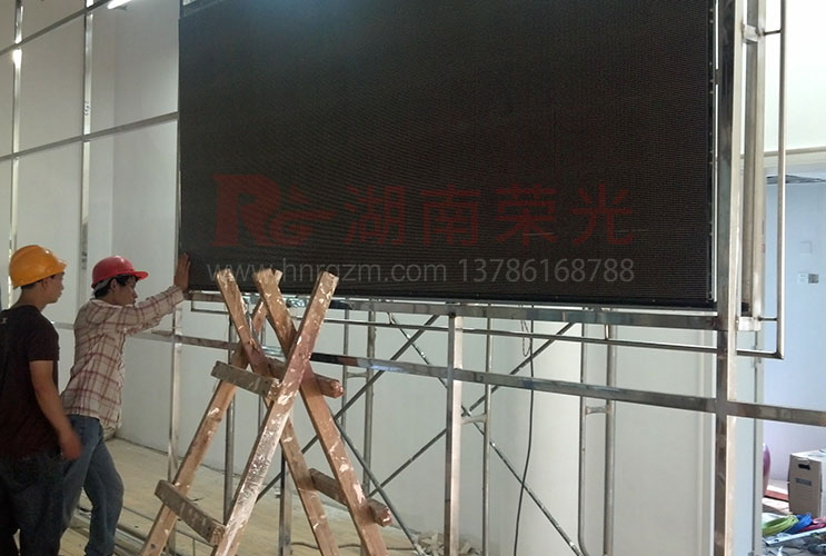 �Lɳ�҃�(n��i)P6�@ʾ�� ȫ��LED����@ʾ��