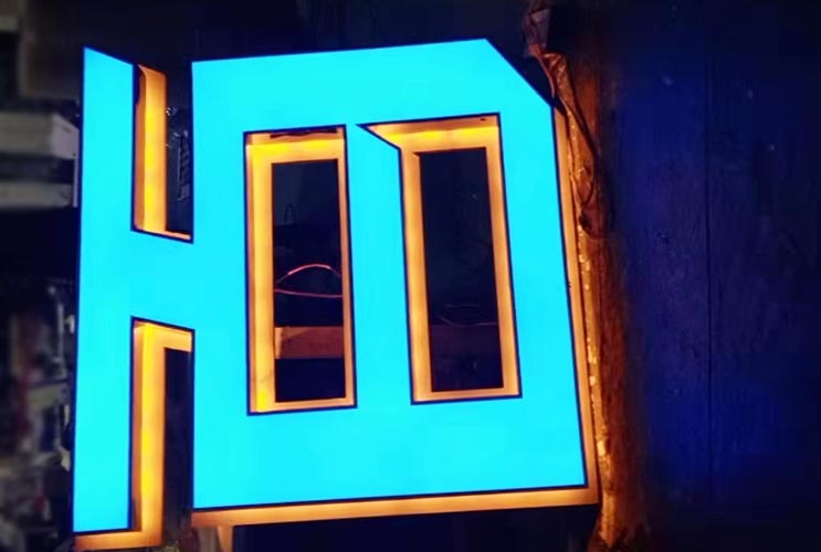 餐飲門頭發(fā)光字
